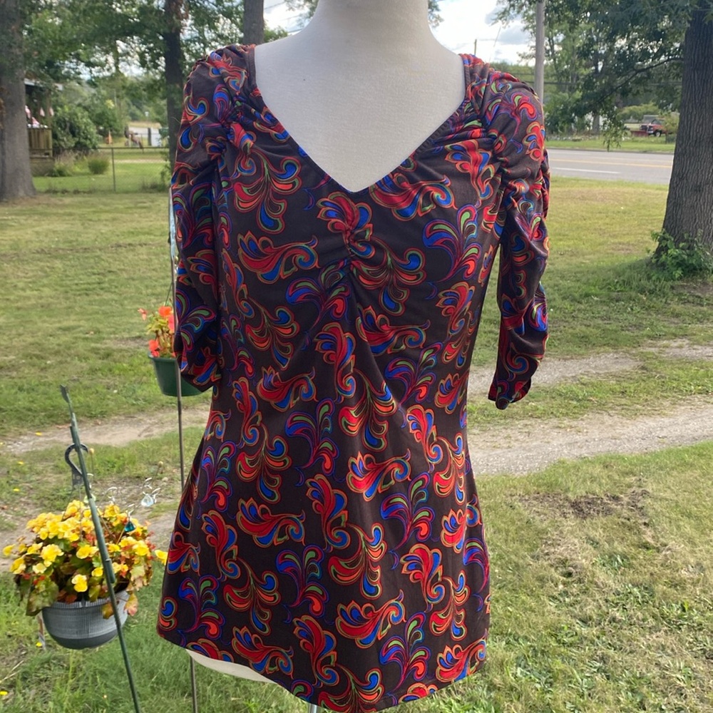 Pretty paisley print stretch top